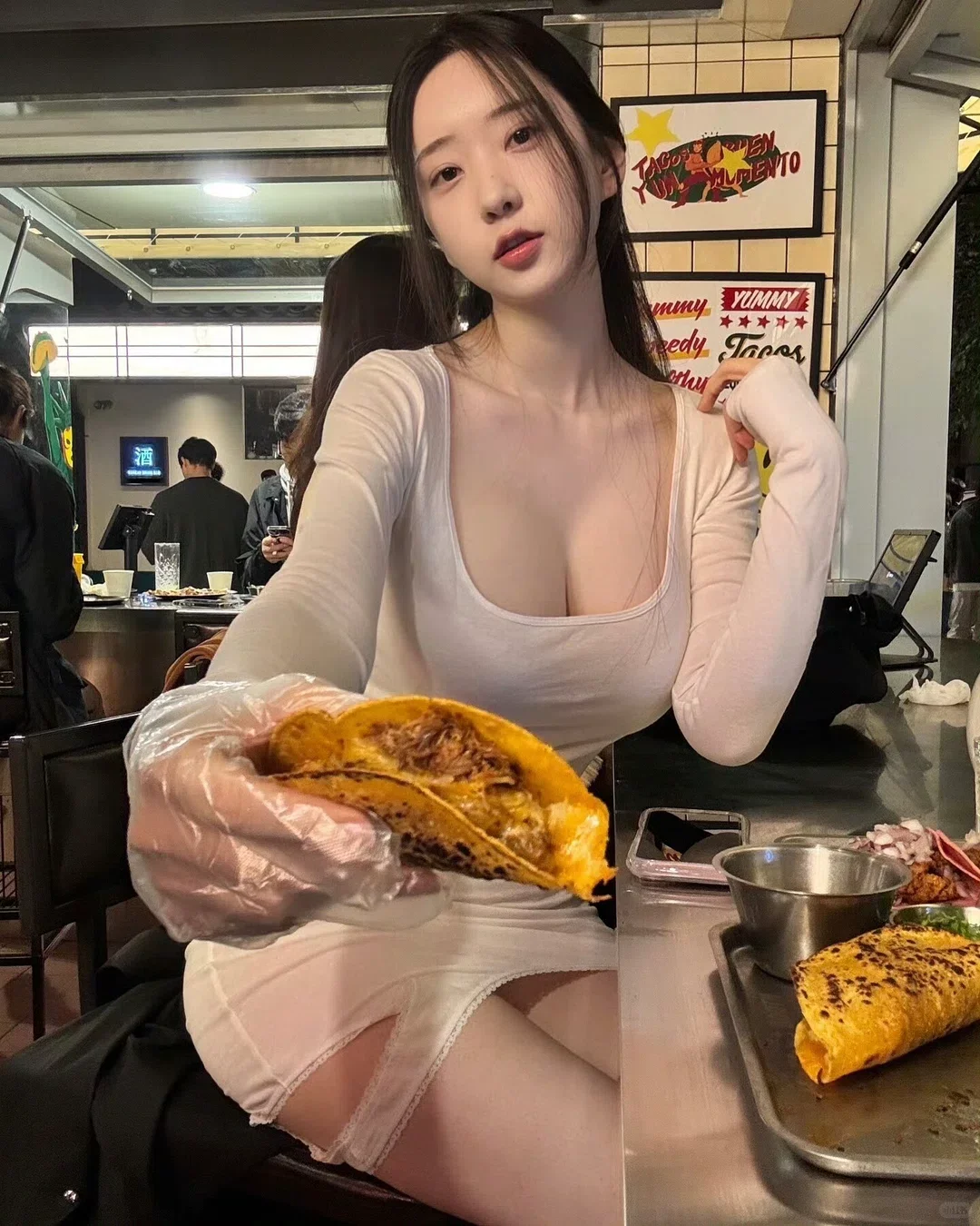 👀火辣身材、性感女神、美食，谁能拒绝？