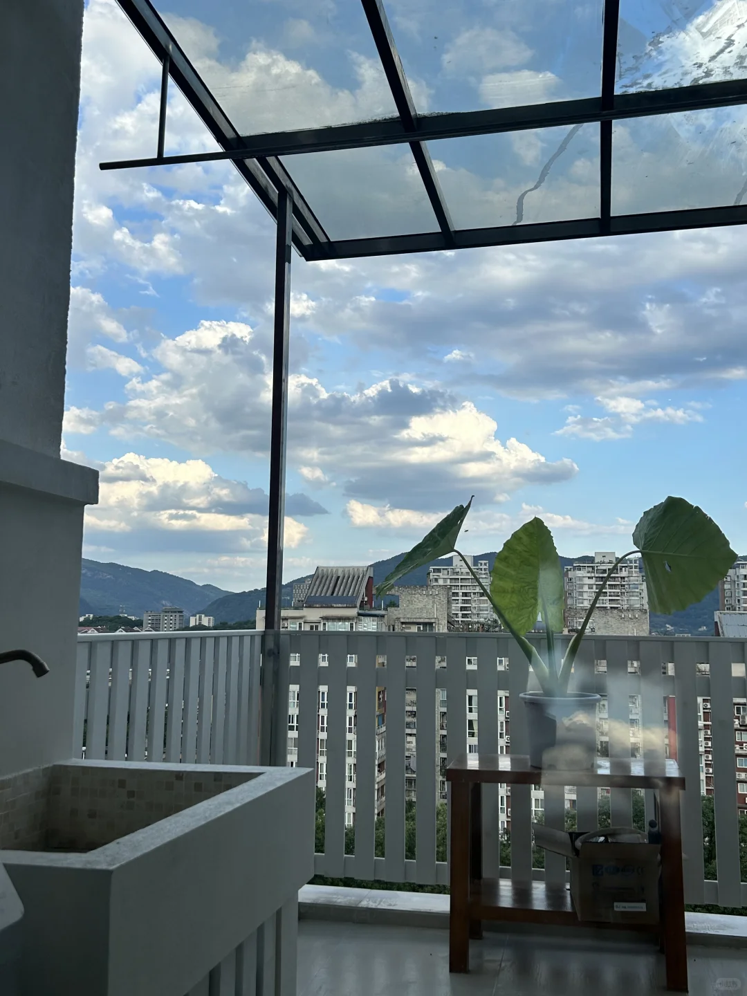 本来不想买房子，但是它有三个露台哎