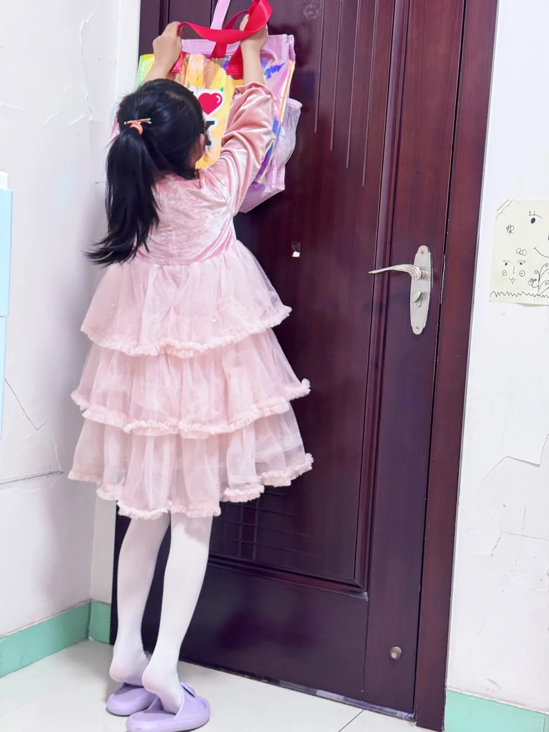 💕被女儿的可爱背影萌化啦
