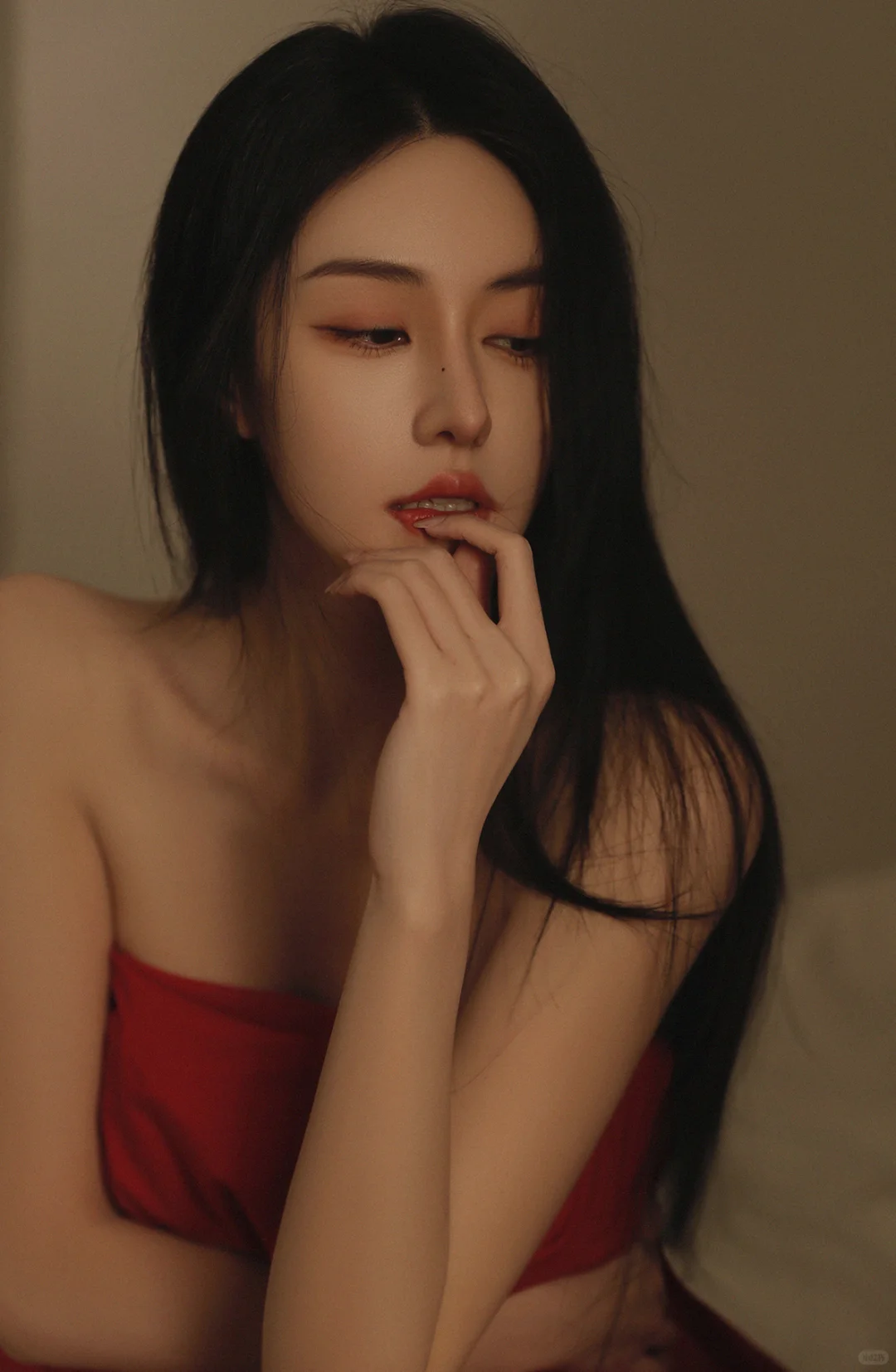 正红✘纯欲💥这组写真把我自己都撩到了…