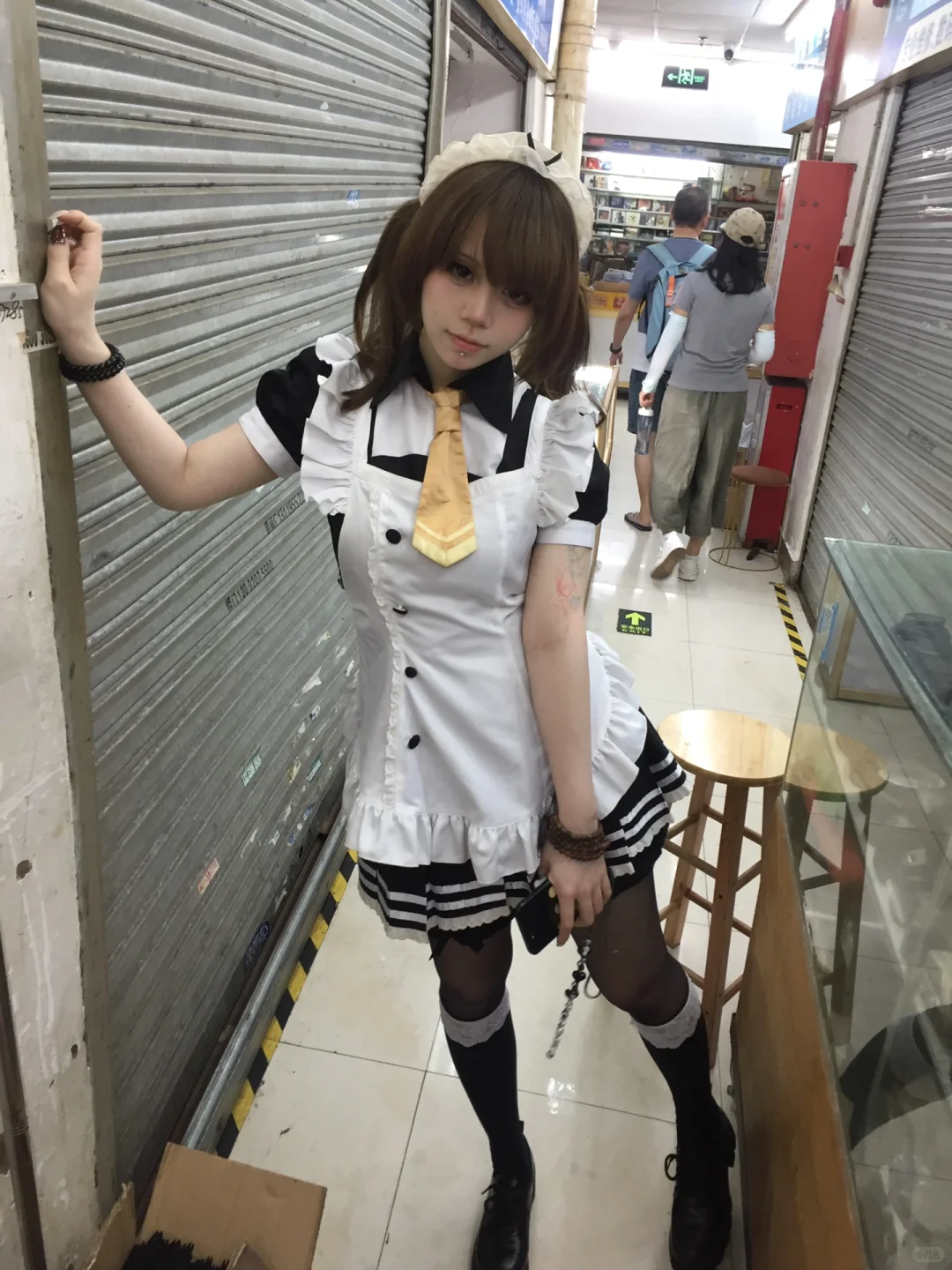 电器城美少女降临