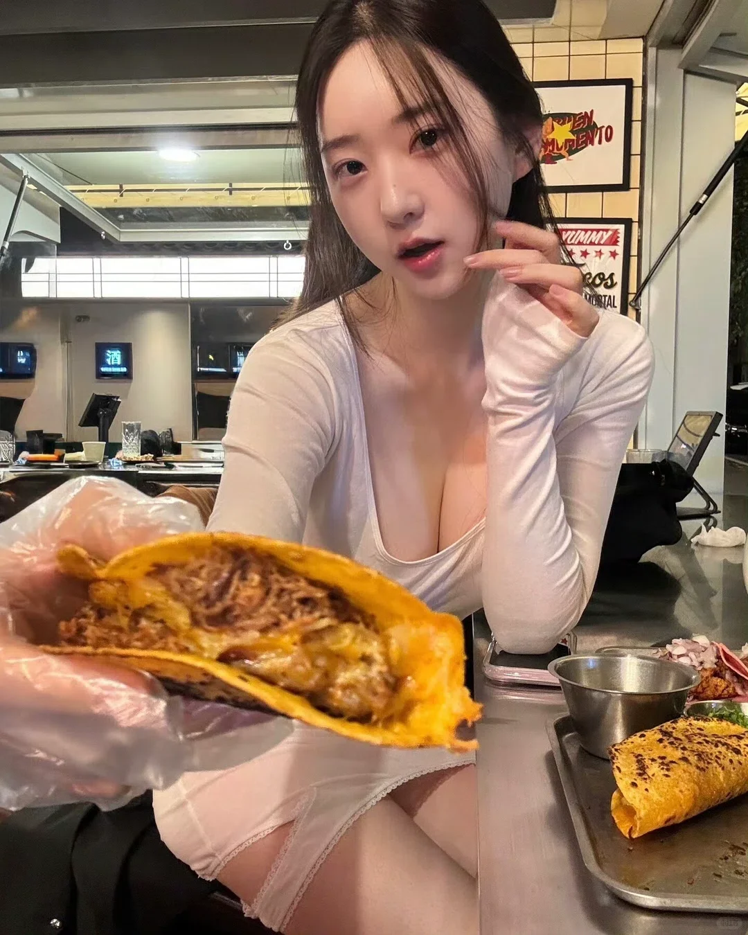 👀火辣身材、性感女神、美食，谁能拒绝？