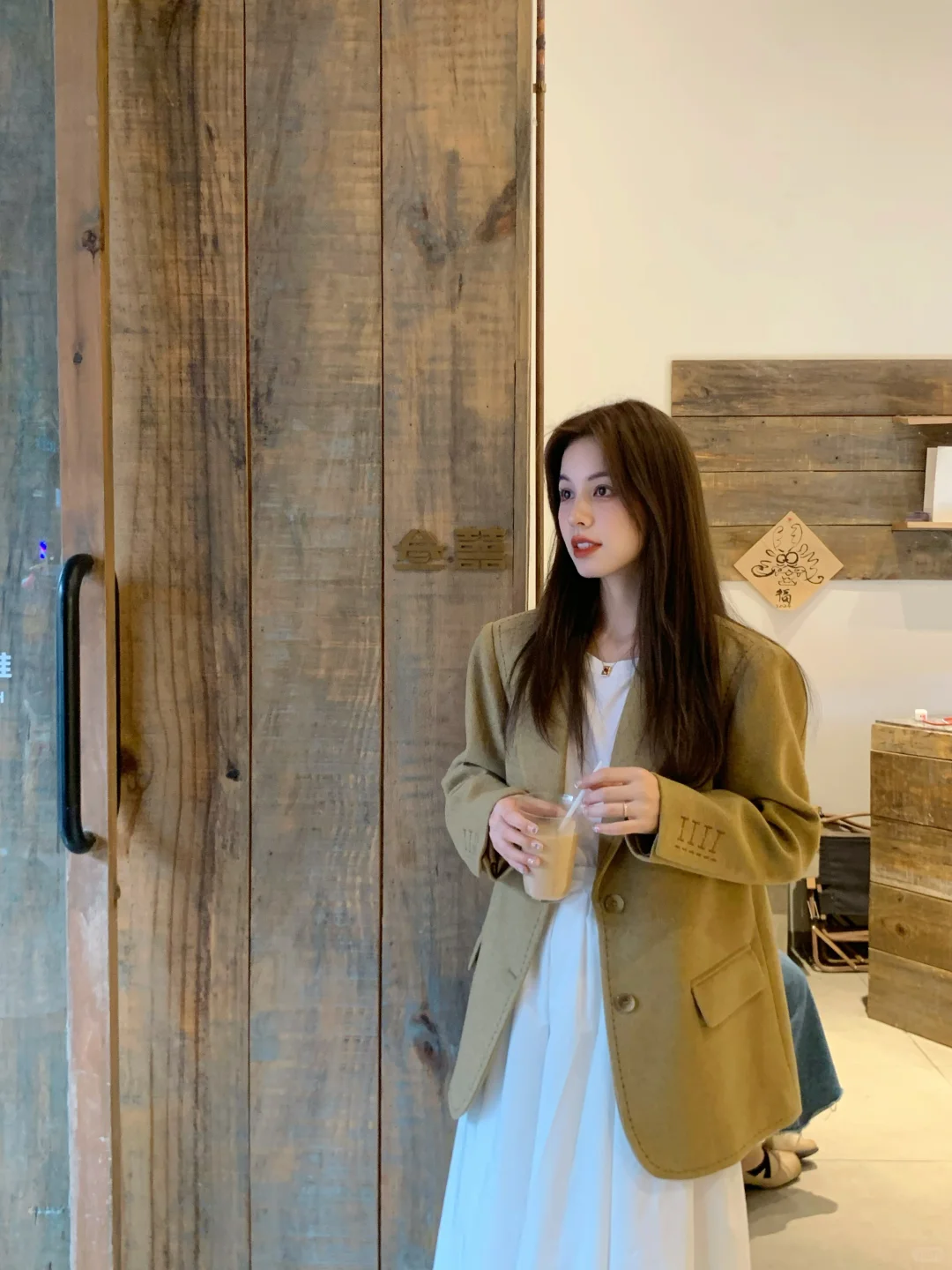 美女出门☕️