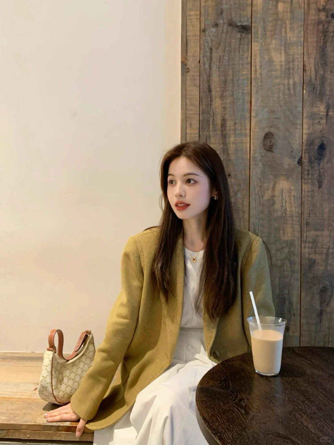 美女出门☕️