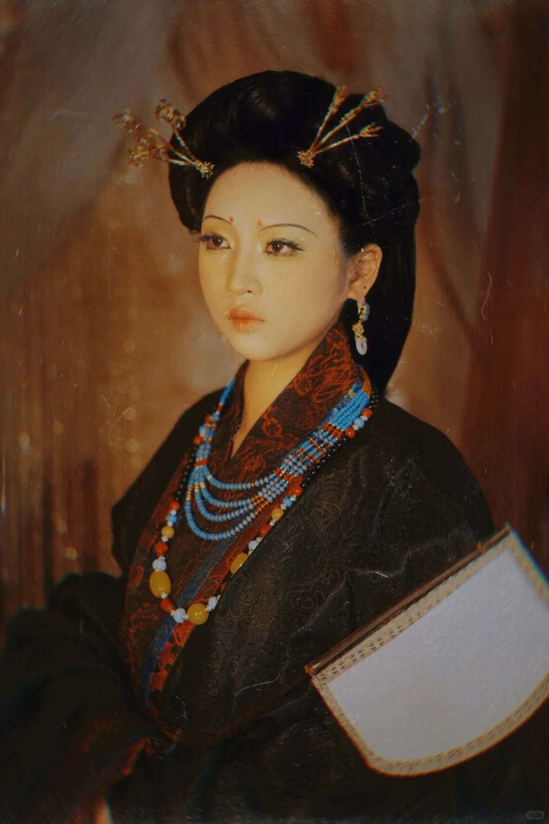 媚眼如丝，眉似墨