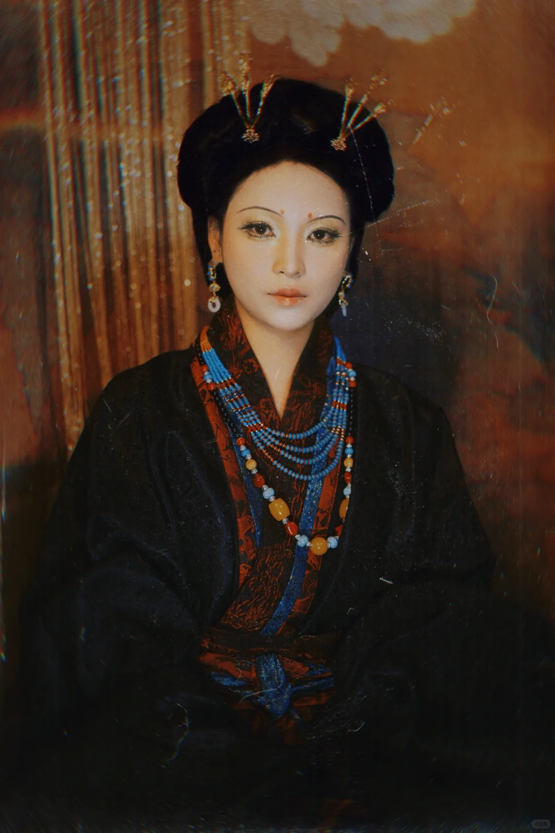媚眼如丝，眉似墨