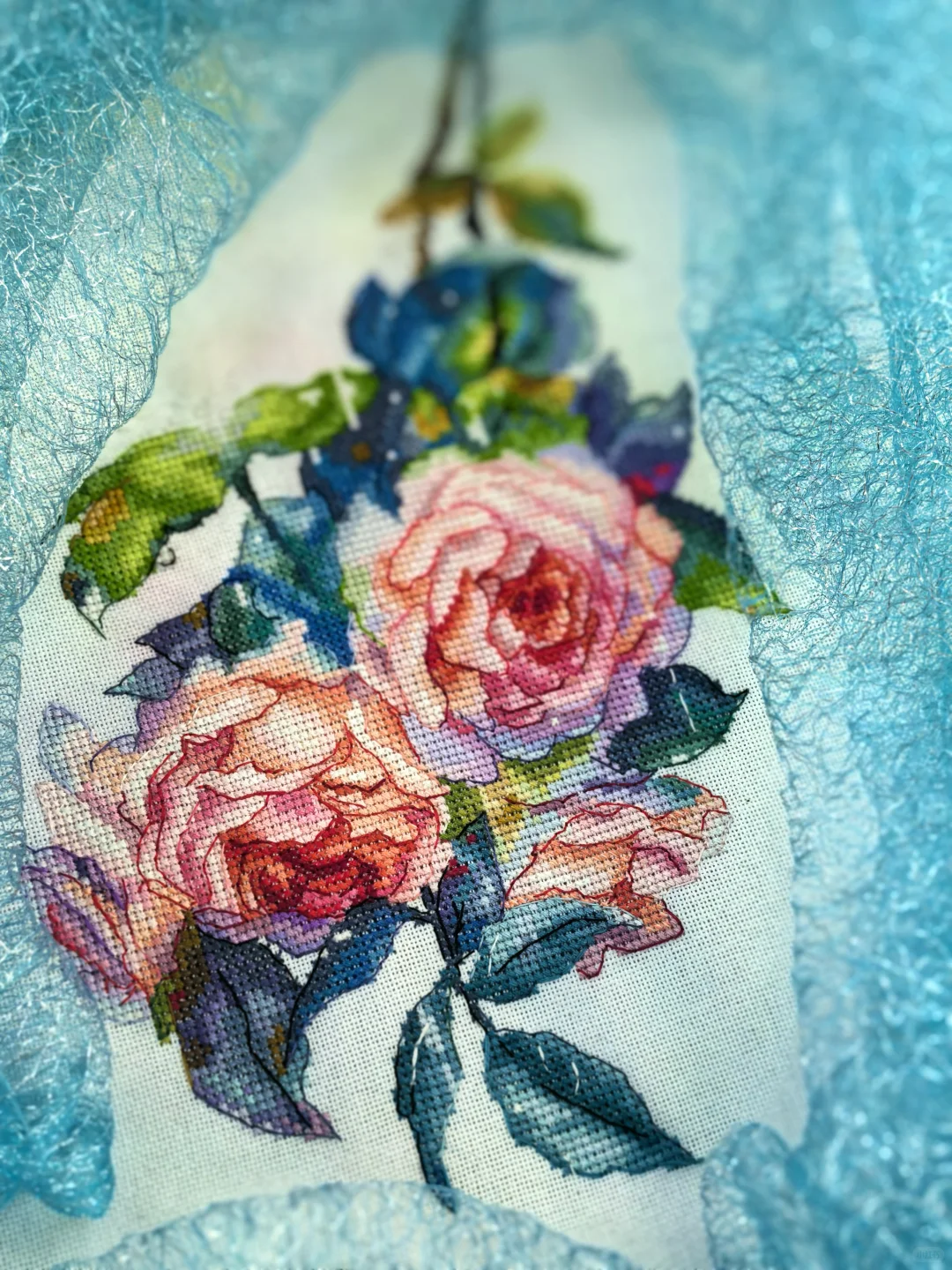 定格在绣布上的娇艳夺目🌹