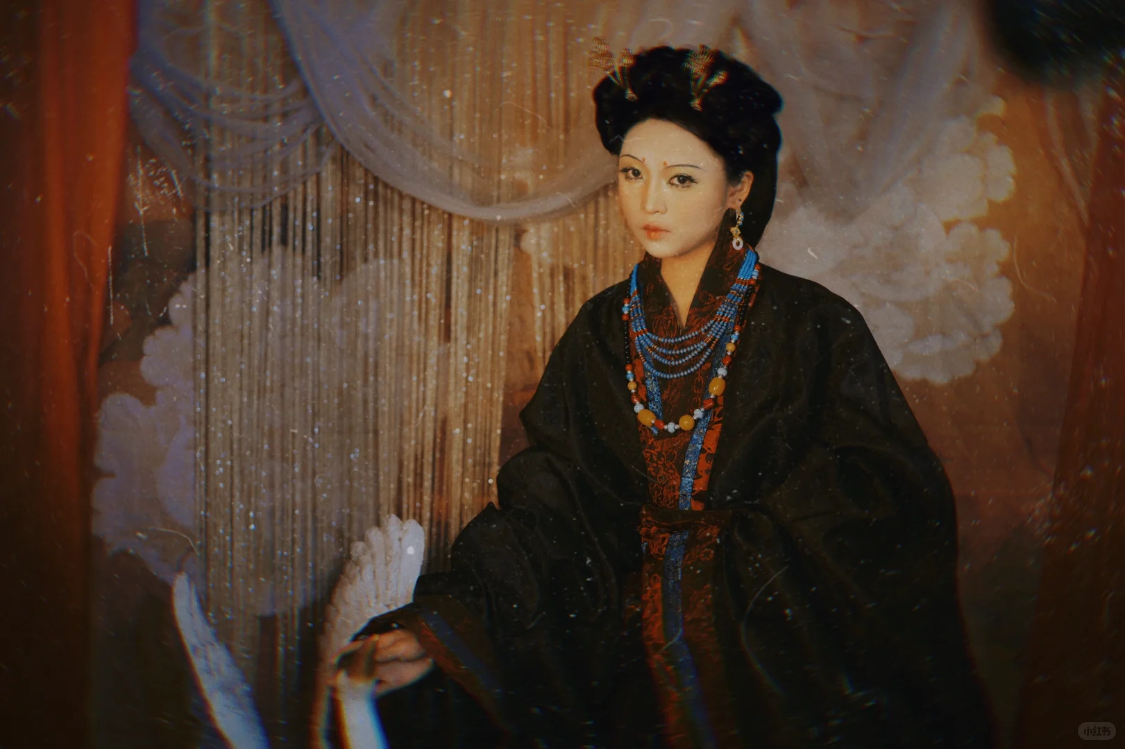 媚眼如丝，眉似墨