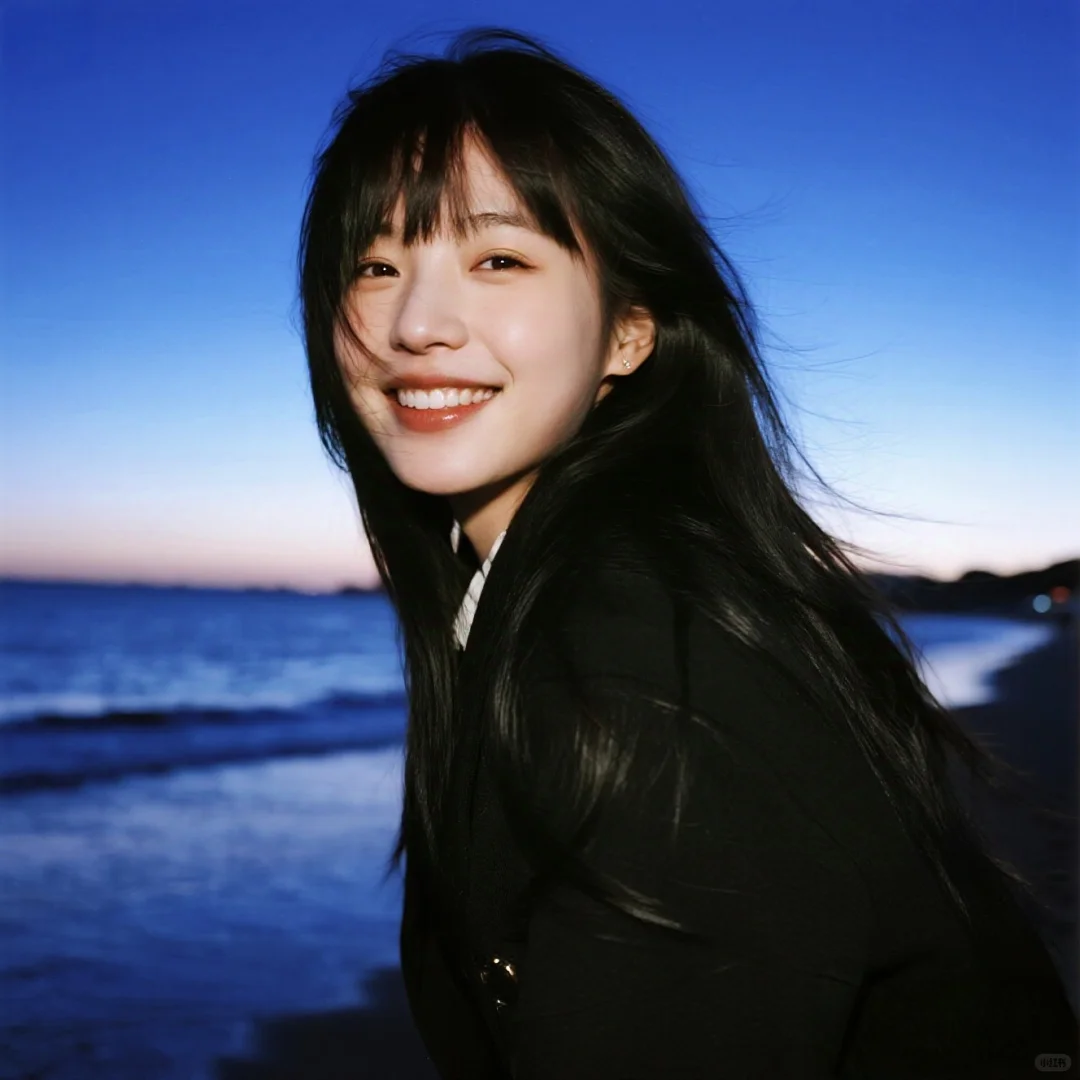 WeChat/海滩暗调少女头像