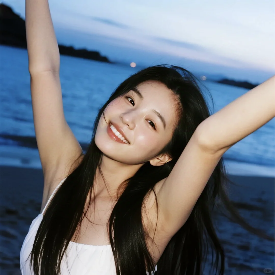 WeChat/海滩暗调少女头像