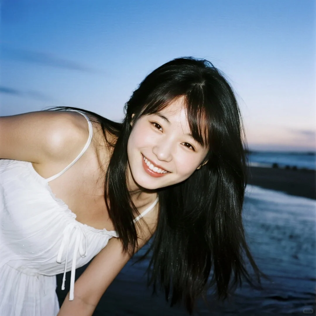 WeChat/海滩暗调少女头像