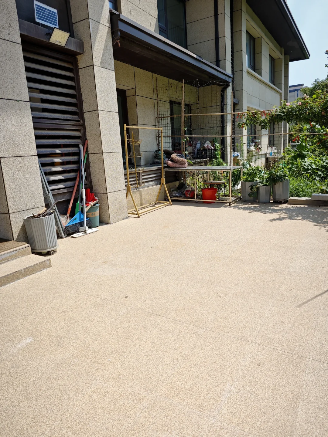 洋房一楼带院80平，只住了三年，忍痛割爱