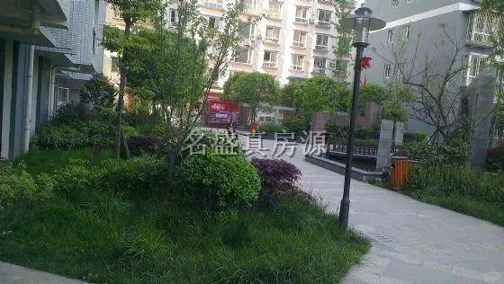 精装2房出售，双证齐全，满5年