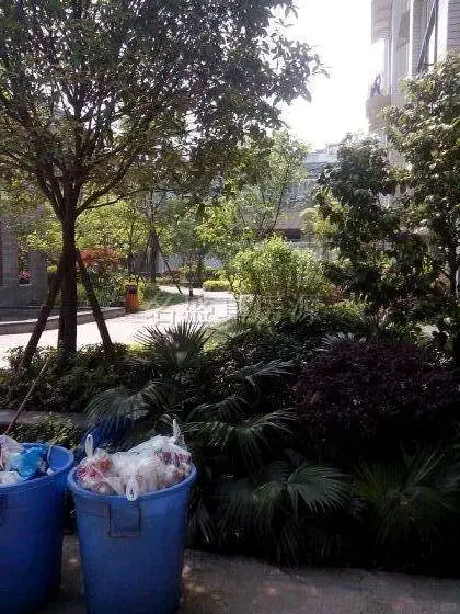 精装2房出售，双证齐全，满5年