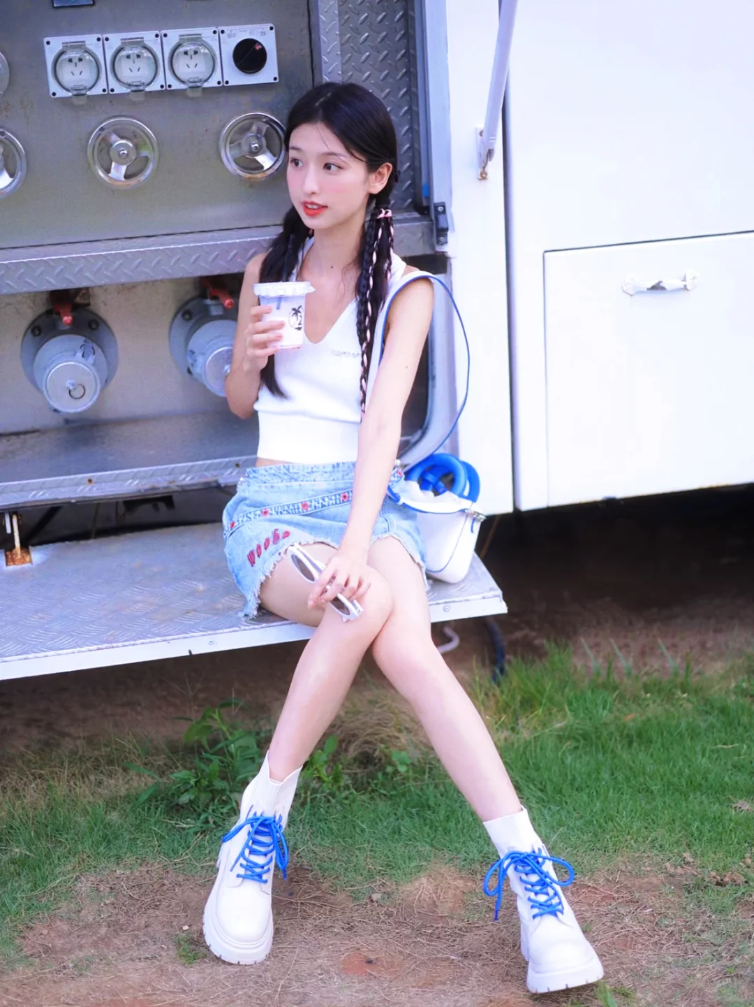8套夏日音乐节的显眼辣妹穿搭！凉快又出片