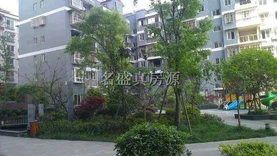 精装2房出售，双证齐全，满5年