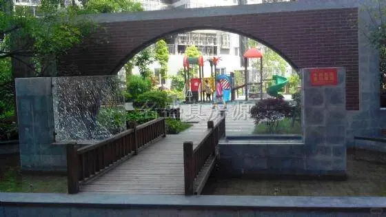 精装2房出售，双证齐全，满5年