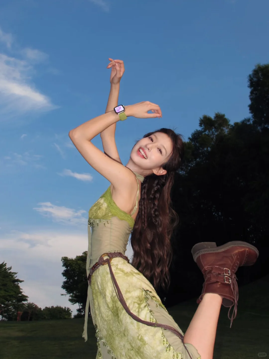 8套夏日音乐节的显眼辣妹穿搭！凉快又出片