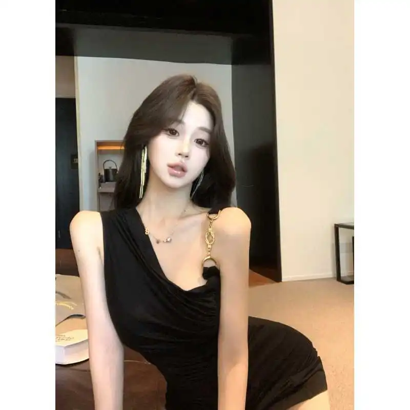 御姐风黑色斜肩吊带裙女夏季纯欲收腰无袖裙