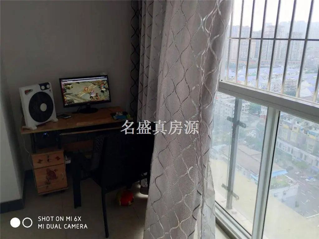 精装2房出售，双证齐全，满5年