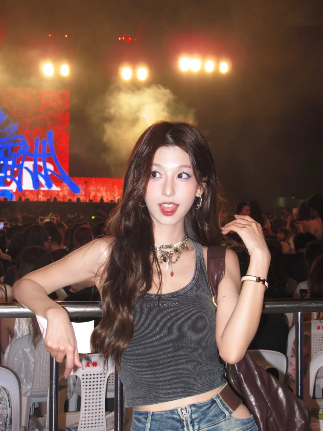 8套夏日音乐节的显眼辣妹穿搭！凉快又出片