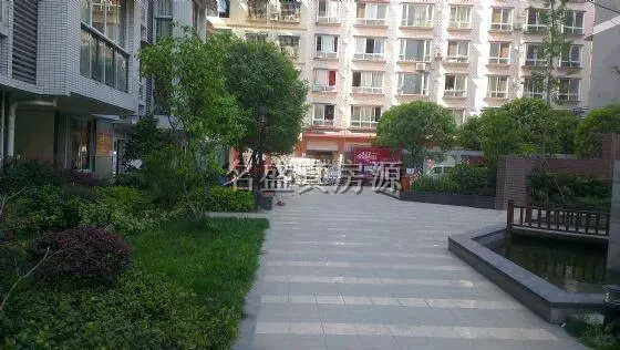 精装2房出售，双证齐全，满5年