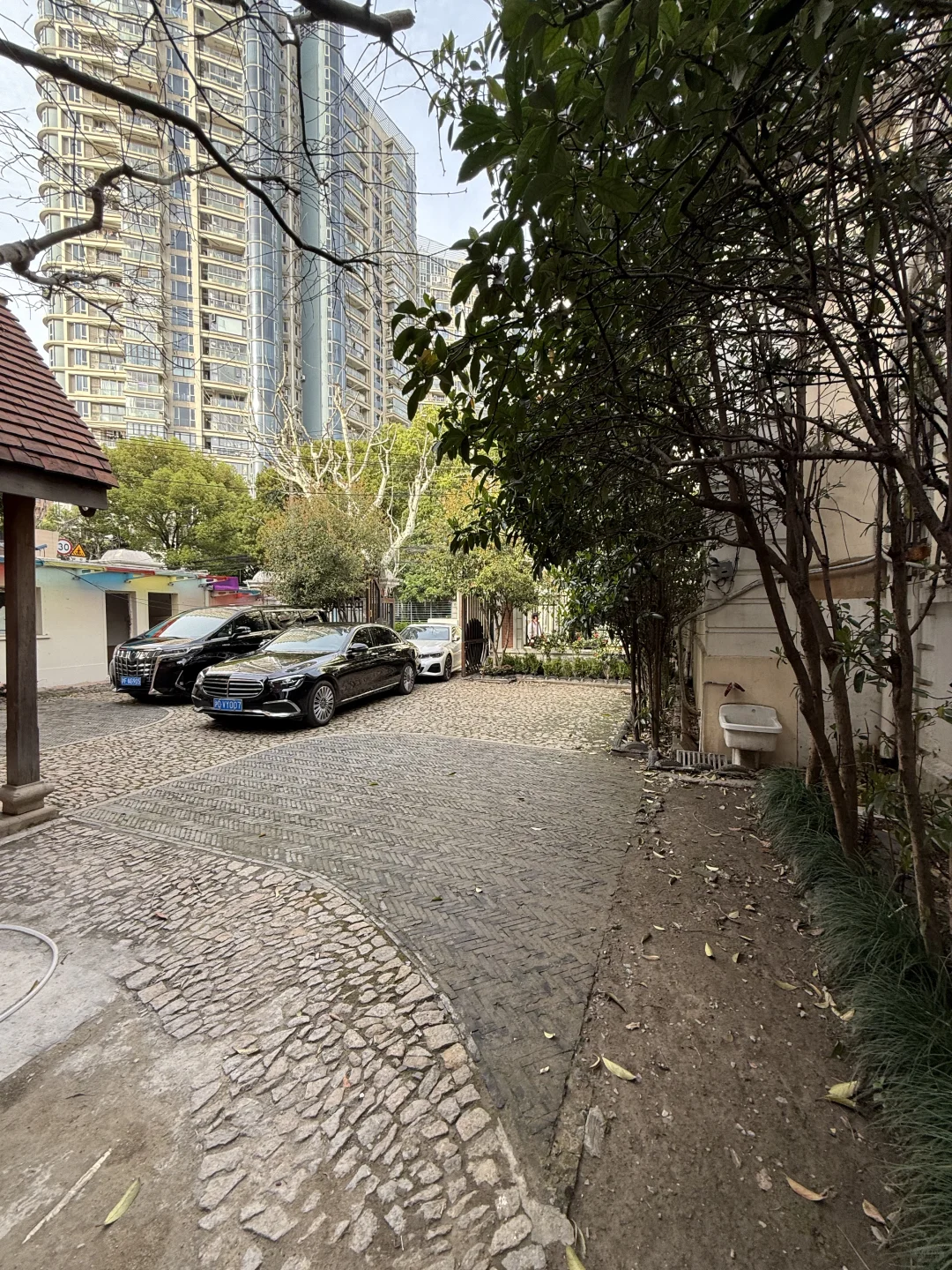 上海静安寺沿街老洋房之前1.5亿现在8200W