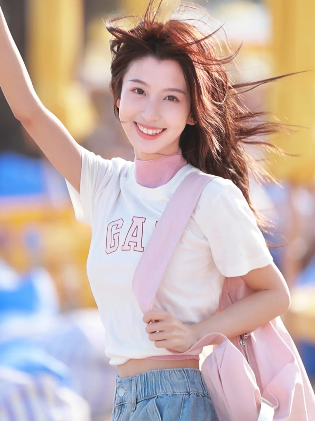 8套夏日音乐节的显眼辣妹穿搭！凉快又出片