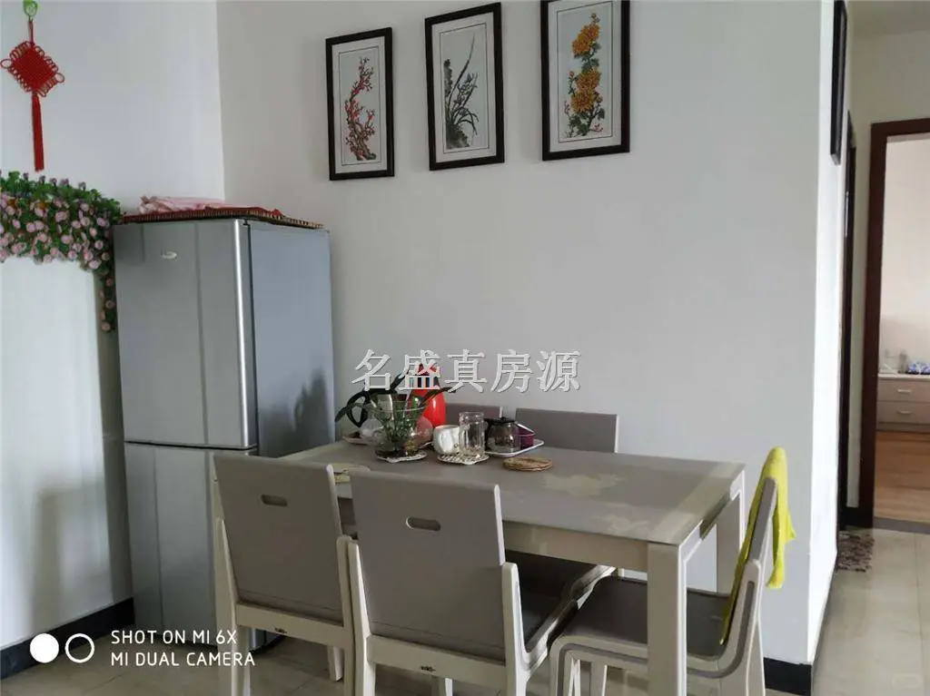 精装2房出售，双证齐全，满5年