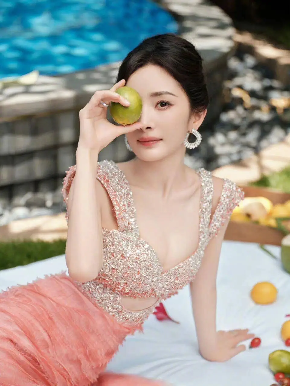 杨幂真是大宝藏，人美身材好，丰腴又迷人