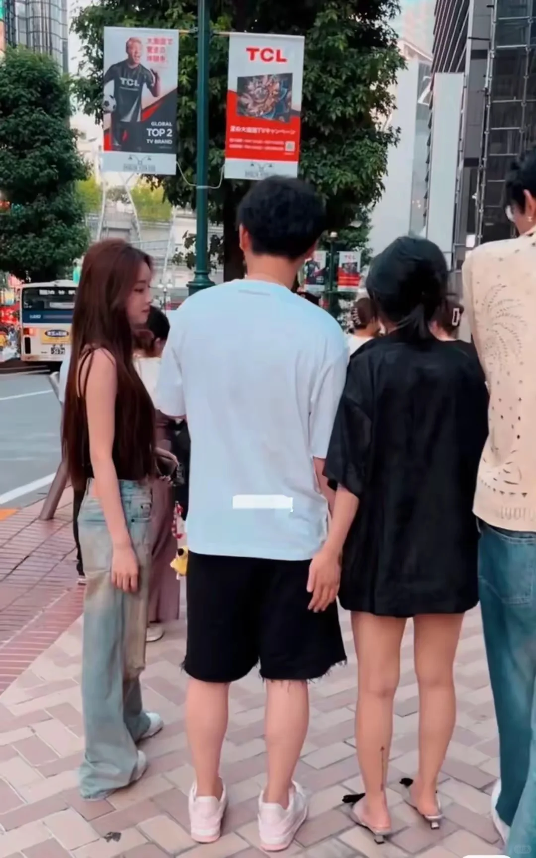 网红懒懒成功入住王思聪豪宅，晒照宣示主权