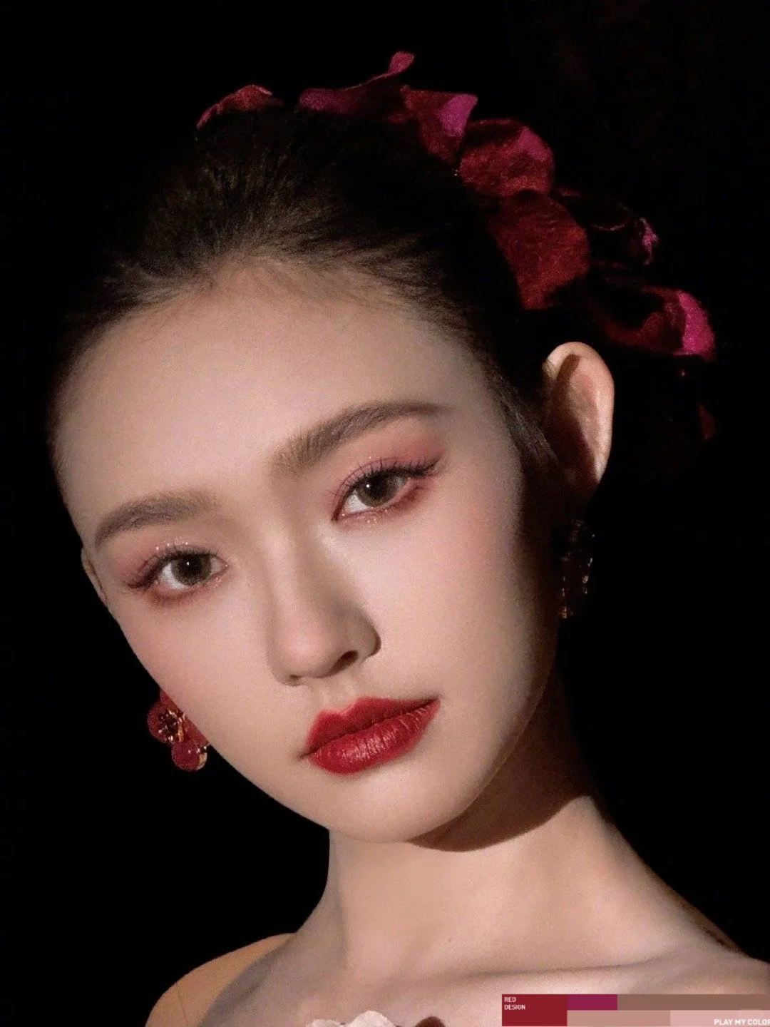 就应该明艳的美丽呀！！！林允这次造型美艳