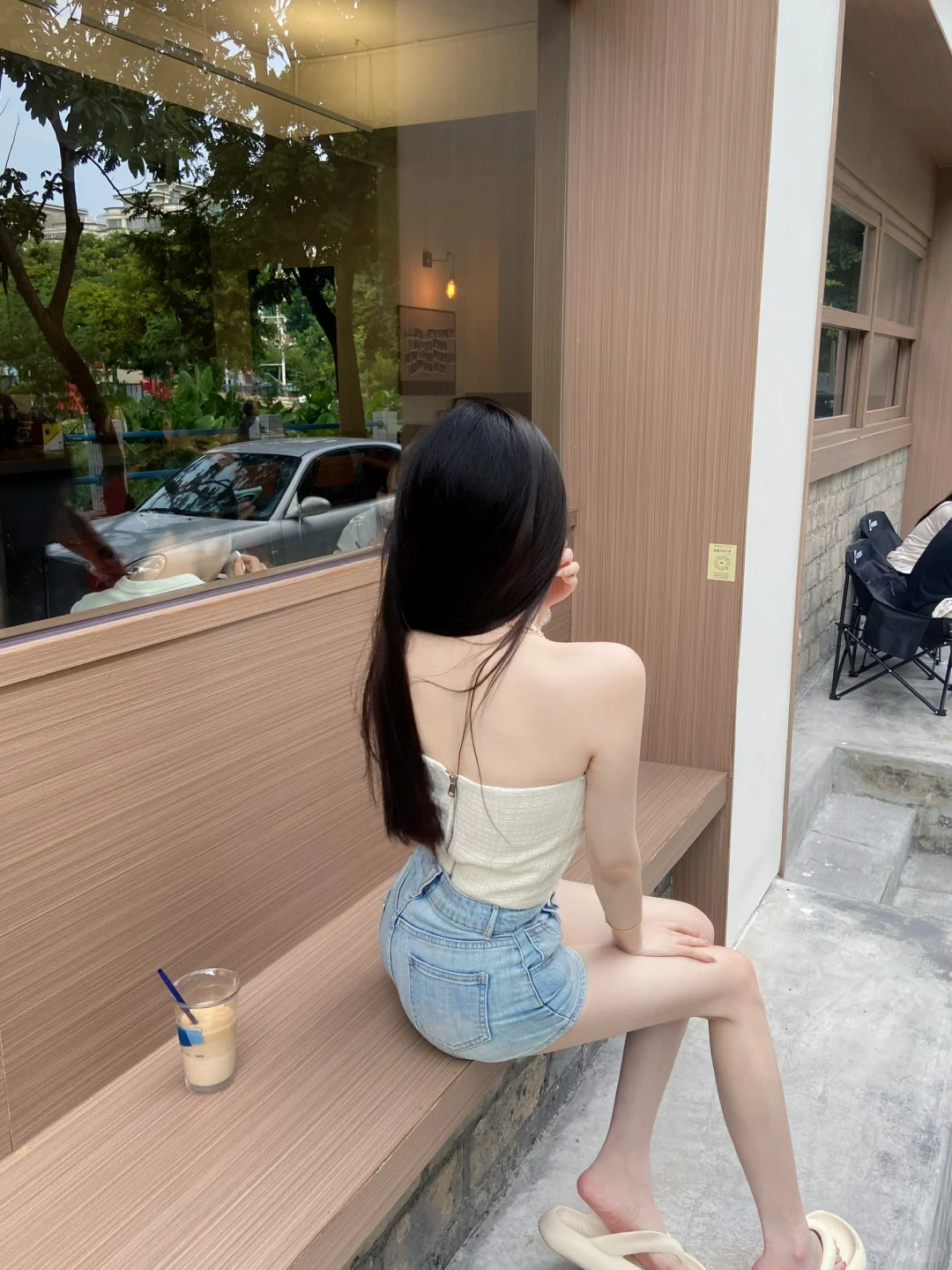 探店拍照📸门口这样拍太纯欲氛围感了～