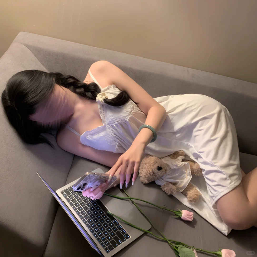 存一些沙发拍照姿势ॱଳ͘