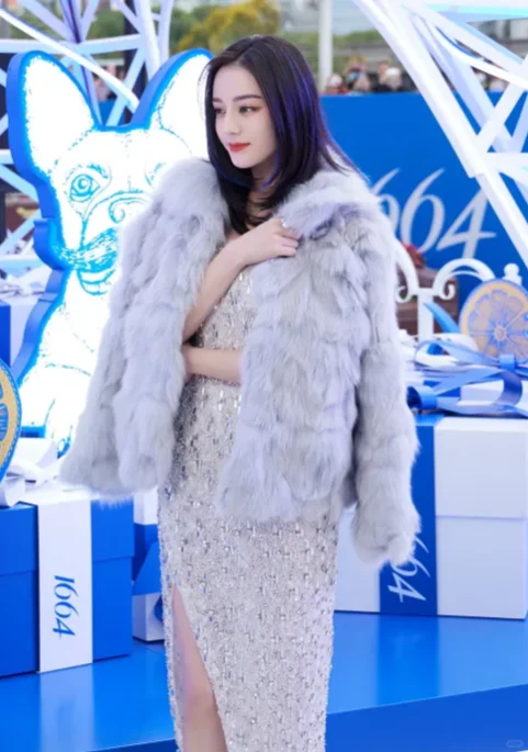 迪丽热巴，性感妩媚