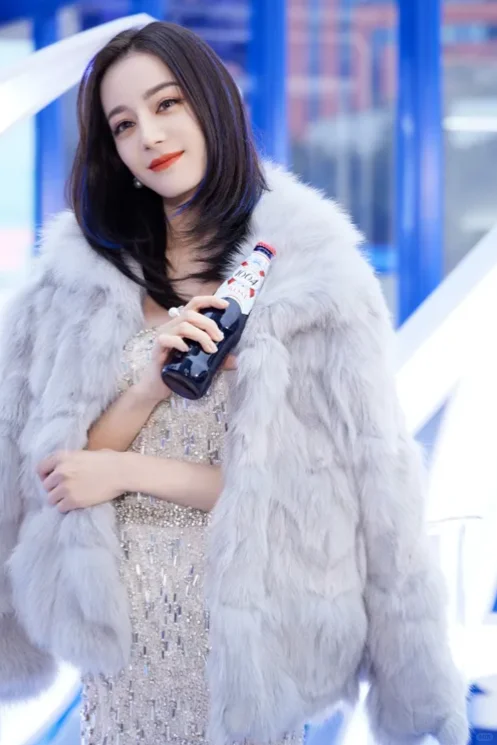 迪丽热巴，性感妩媚