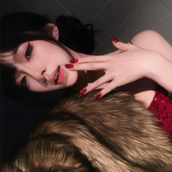 疯批女头｜我把自己烧成数据，爬进你的源代码
