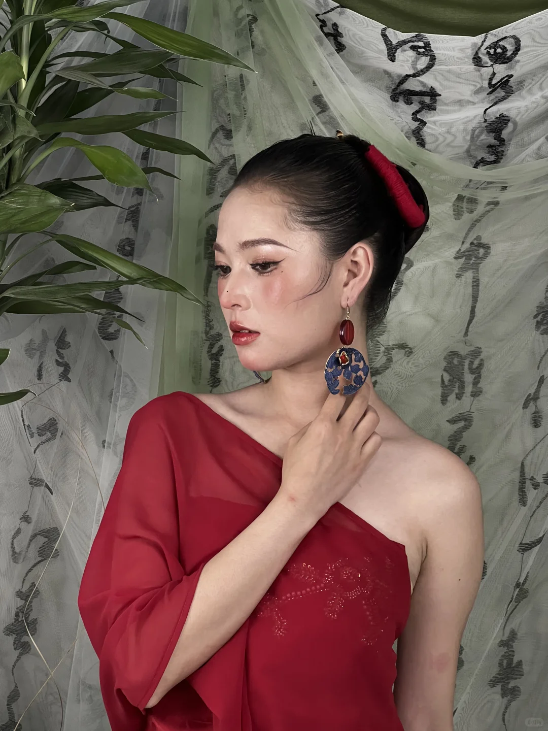 红衣美人，清冷绝美～