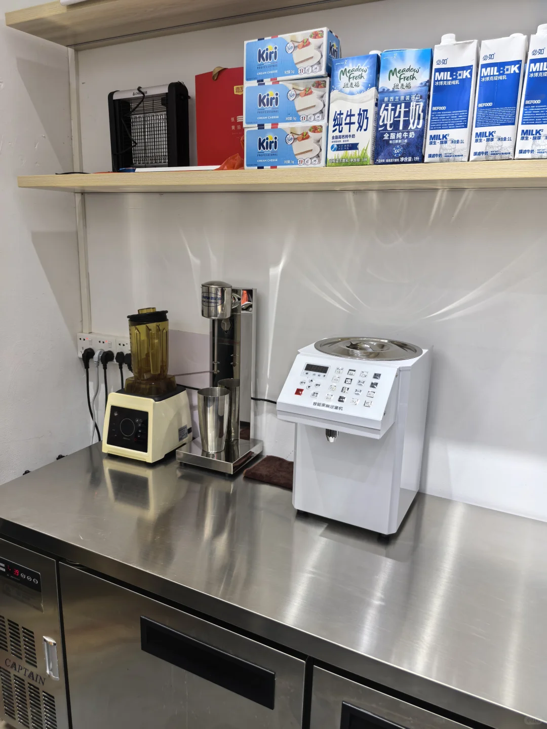 石龙奶茶店旺铺转让，8000转，租金1700