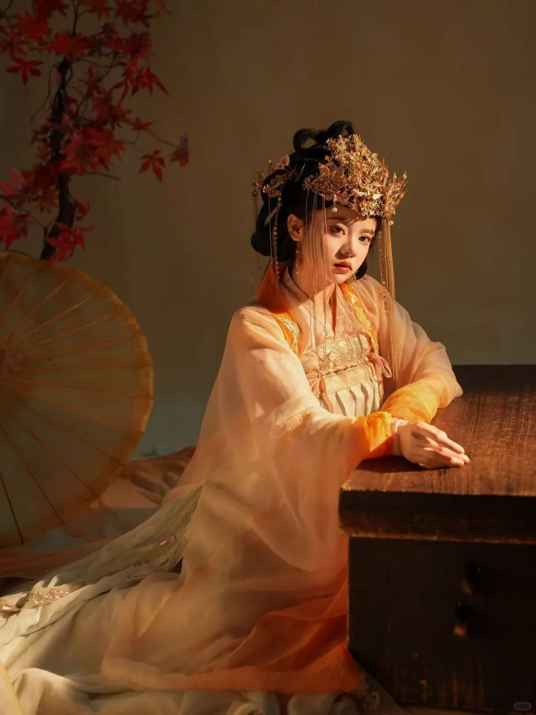 “惊鸿一瞥自难忘从此芳华乱浮生”