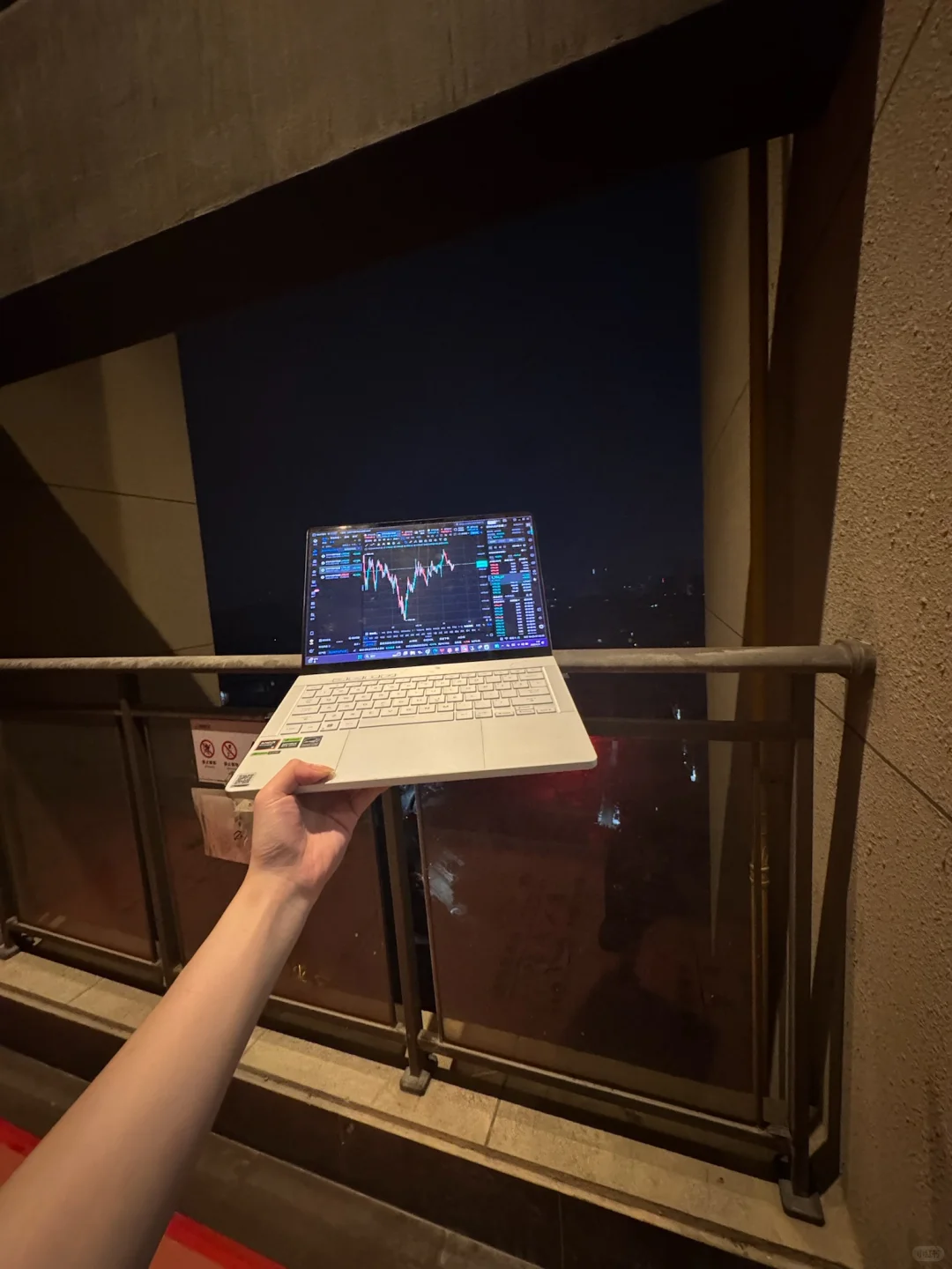 黑夜中的交易光芒，点亮财富未来！