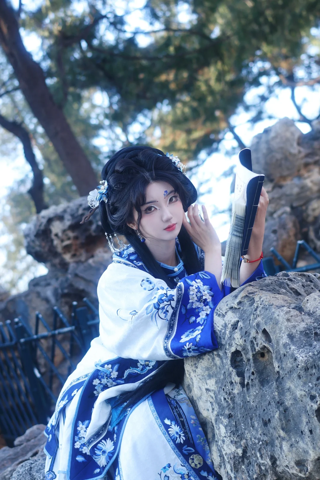 “宅院困不住她，她也不属于那里”