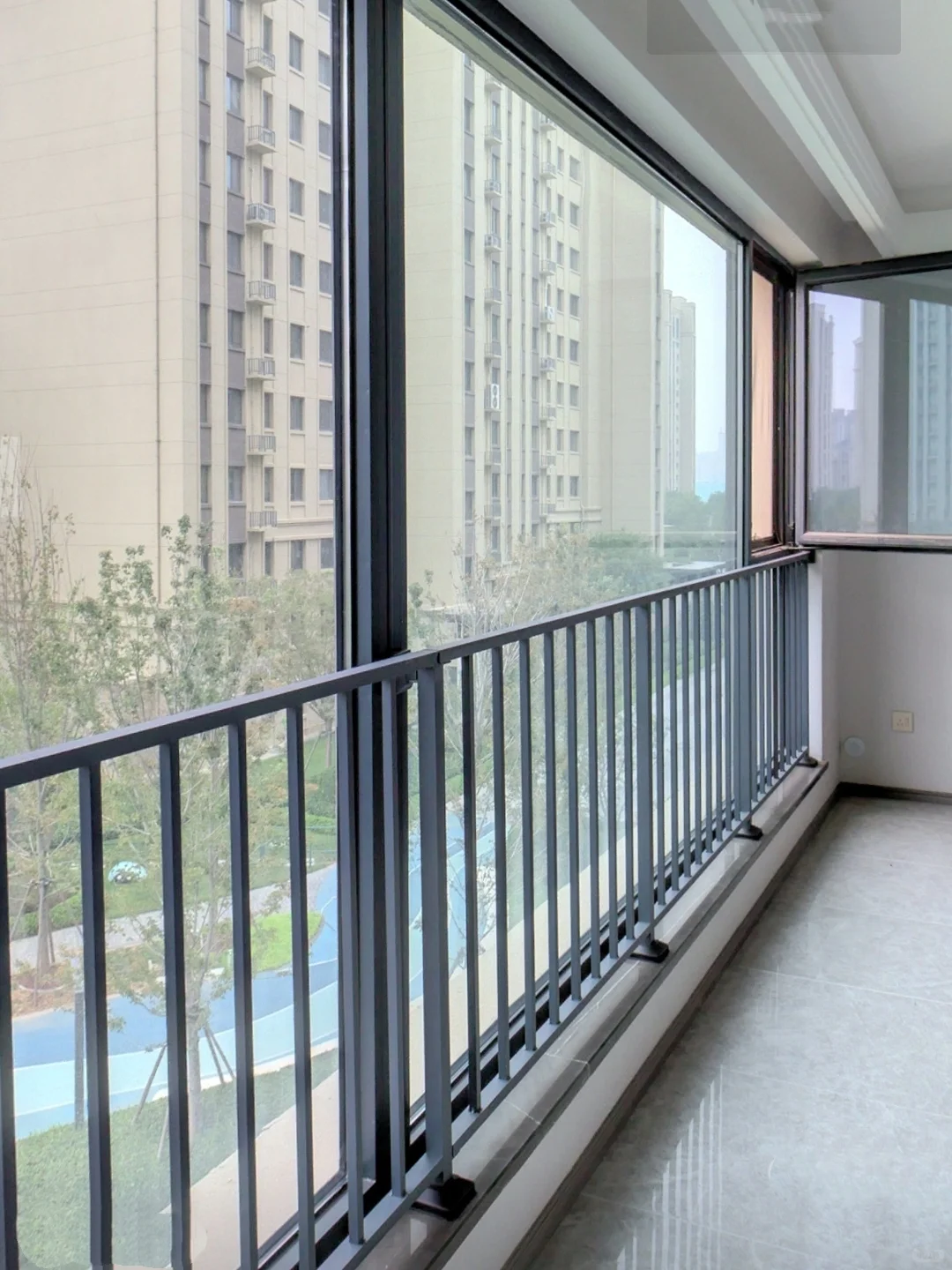 东区看房日记｜低楼层大阳台三居，采光绝