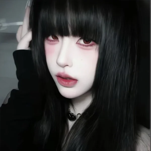 疯批女头｜我把自己烧成数据，爬进你的源代码
