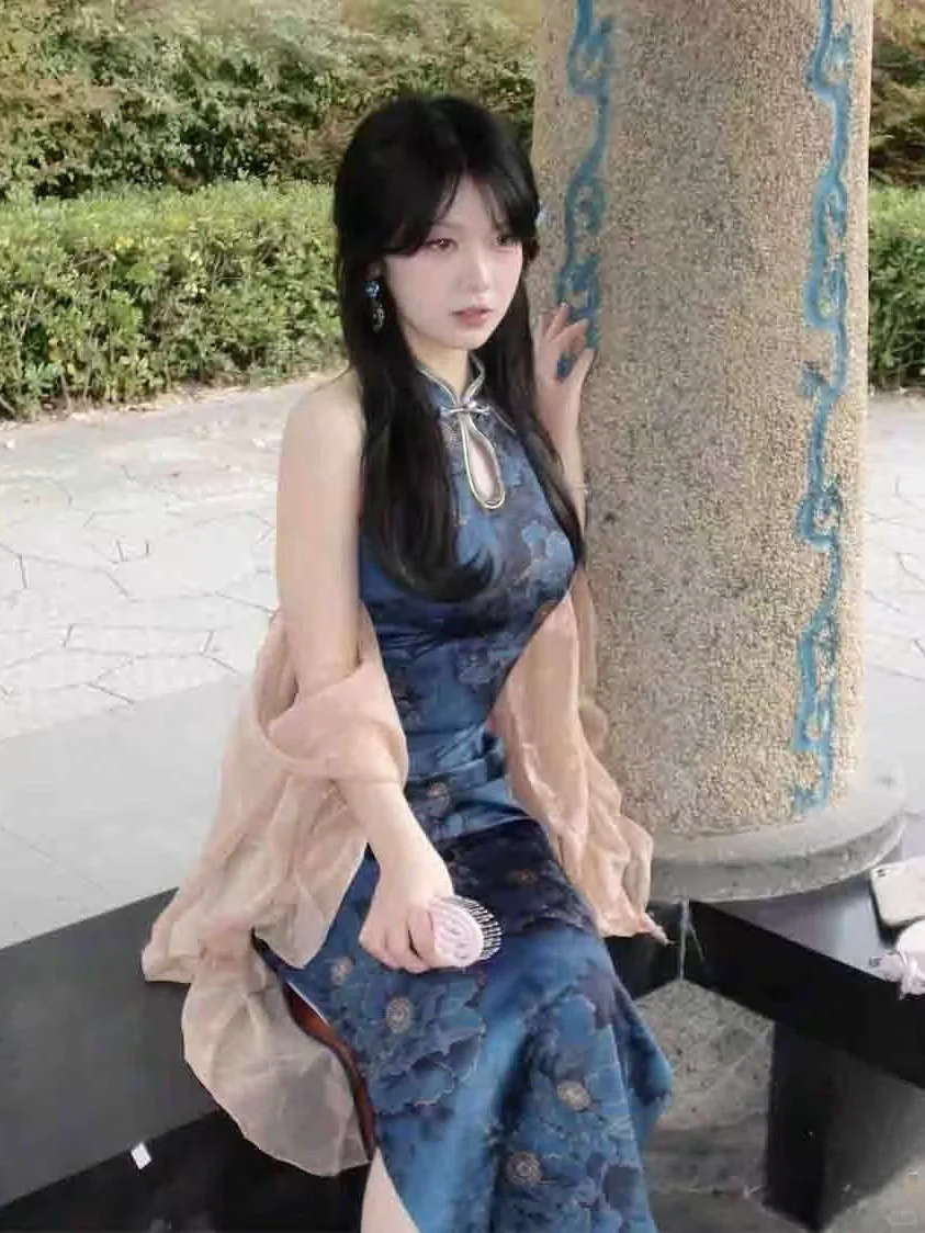 旗袍深色不一定显老气…