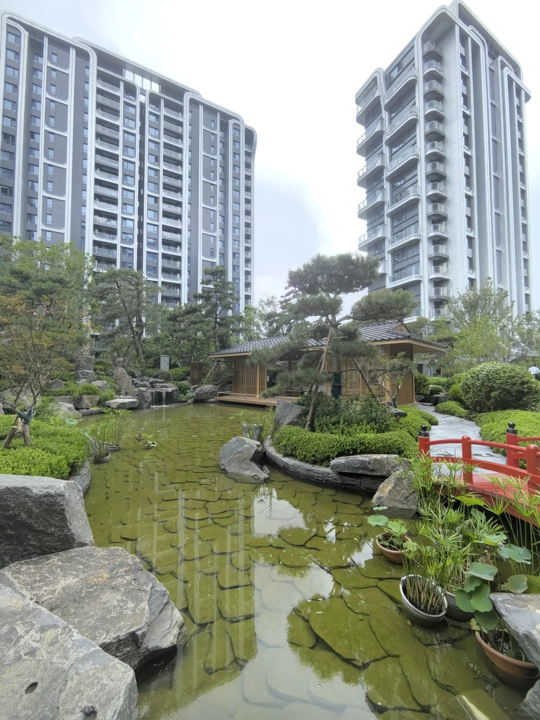 东三环 180平带阳台 首付220万起即可入住