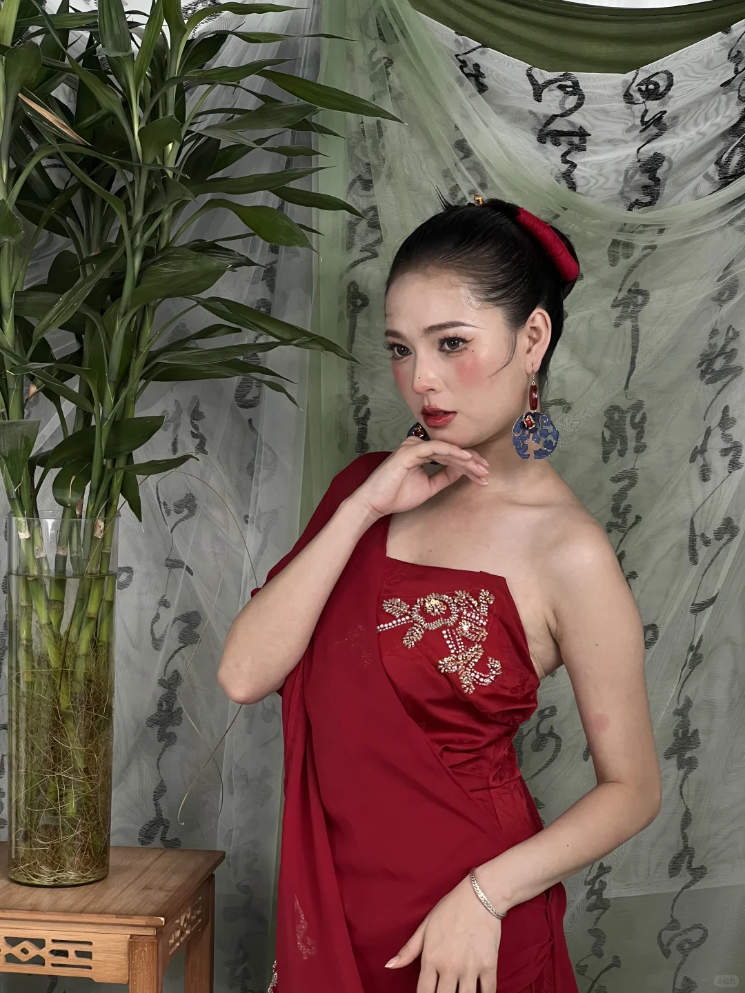 红衣美人，清冷绝美～
