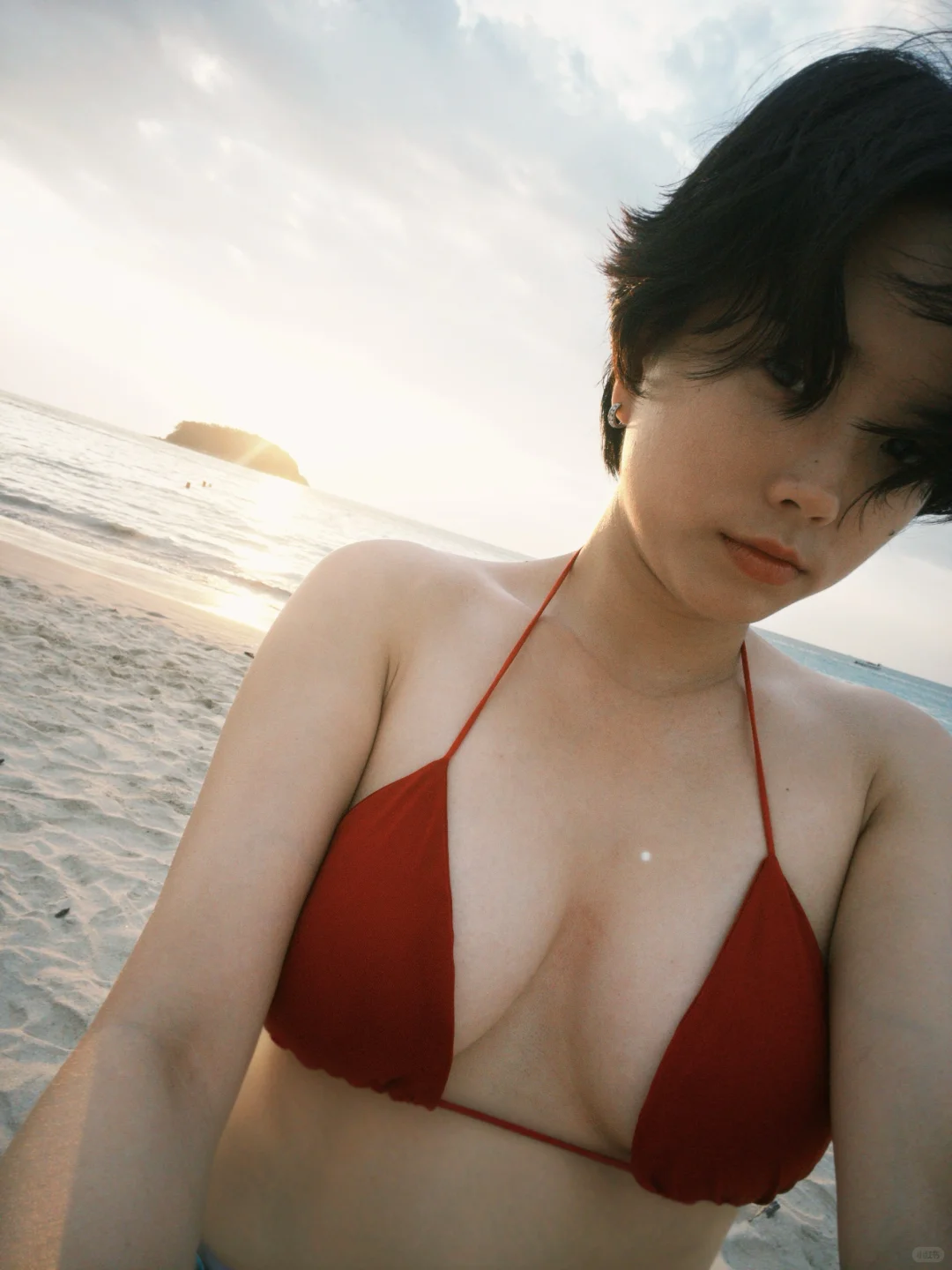 一到海边就👙