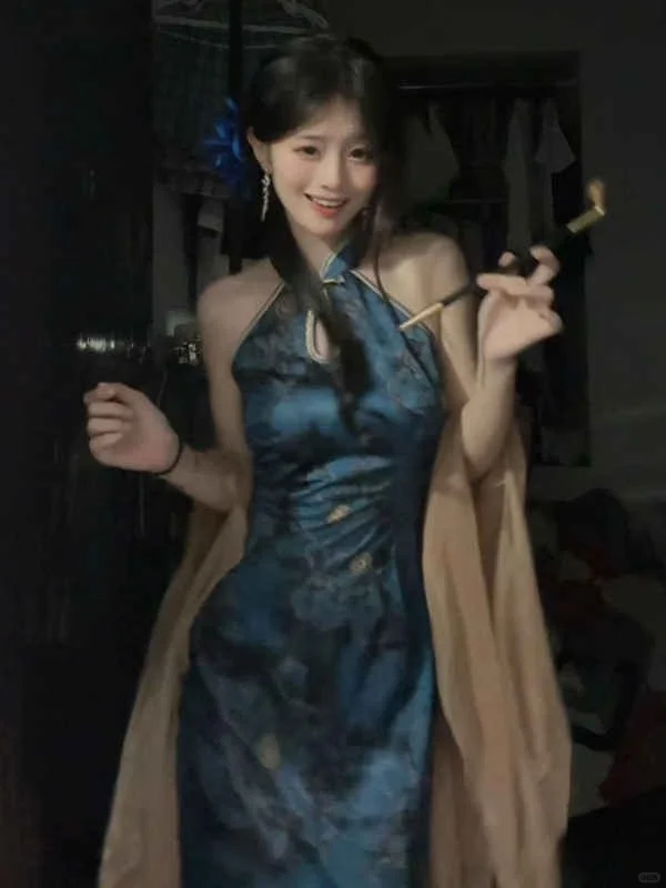 旗袍深色不一定显老气…