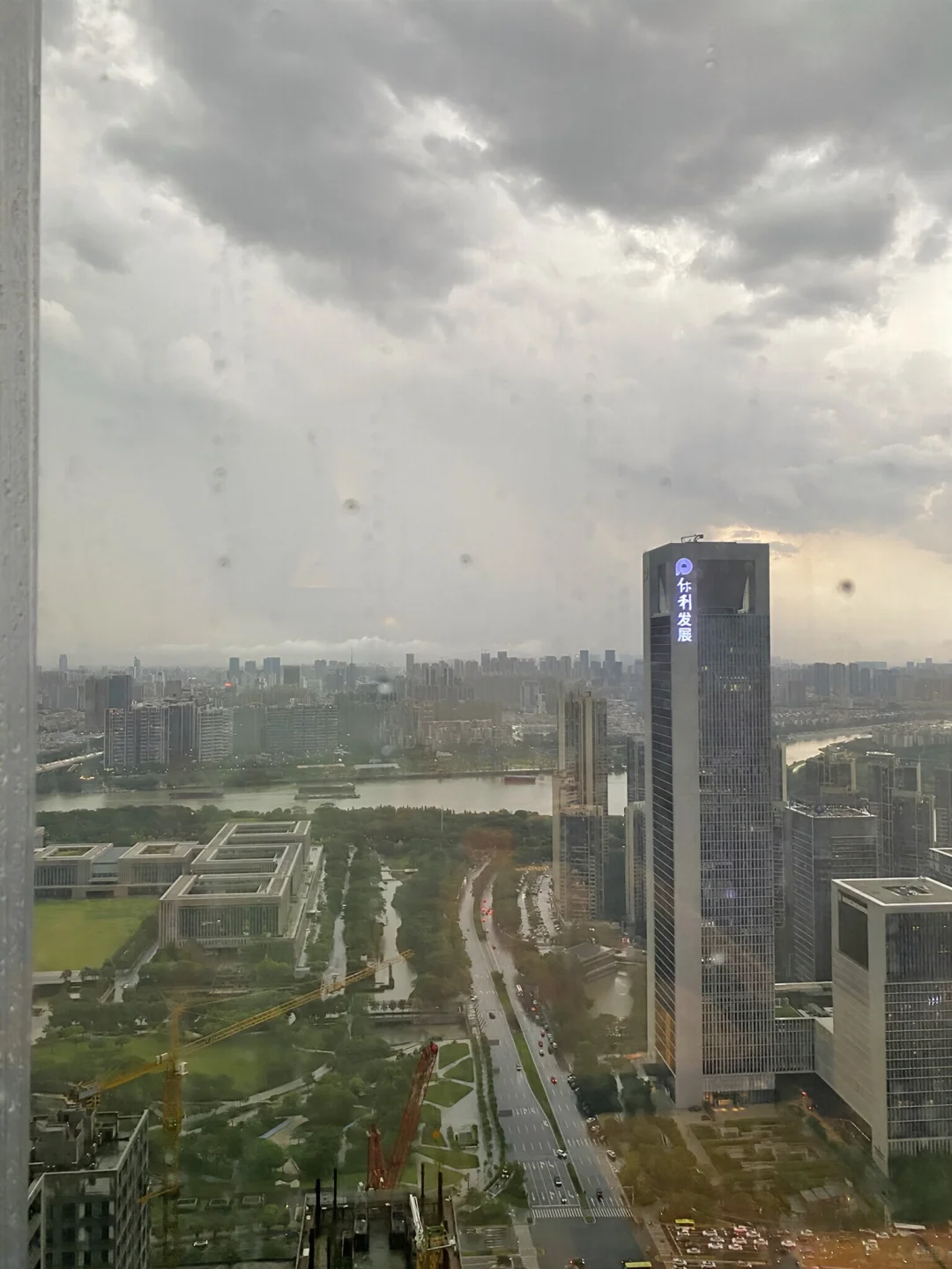赶紧来看风看雨看落霞